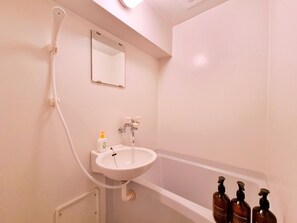 Basic Apartment | Bathroom - City Heights (Osaka)