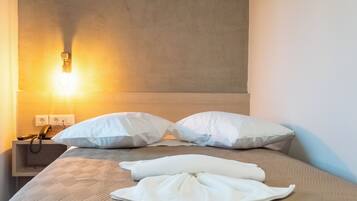 Comfort Single Room, shared bathroom | In-room safe, laptop workspace, soundproofing, iron/ironing board