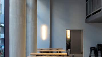 Colazione a buffet, servita tutte le mattine (7 EUR a persona)