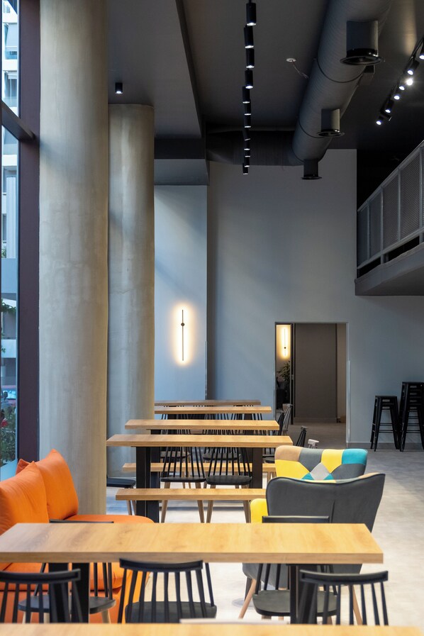 每日供应自助式早餐（每人 EUR 7）