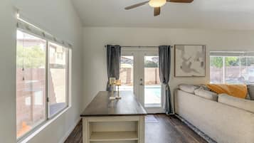 House (3 Bedrooms) | Interior