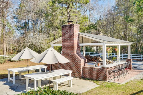 Charleston Home: Game Room, Large Deck & 2 Grills!