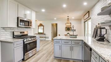 House (3 Bedrooms) | Interior