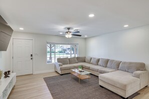 House (3 Bedrooms) | Interior