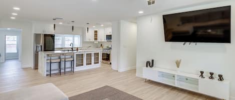 House (3 Bedrooms) | Front of property