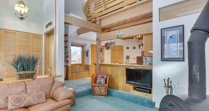 Angel Fire Condo w/ Mountain View < 1 Mi to Slopes