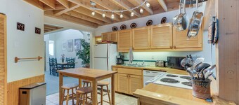 Angel Fire Condo w/ Mountain View < 1 Mi to Slopes