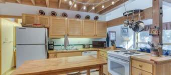 Angel Fire Condo w/ Mountain View < 1 Mi to Slopes