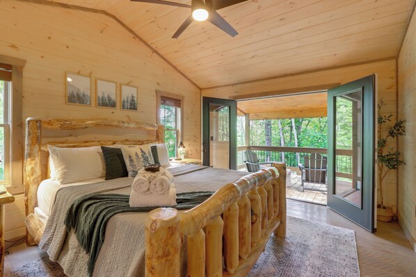 House (3 Bedrooms) | Interior - Cabin w/ Hot Tub & Sauna: 5 Mi to Dtwn Blue Ridge! (Blue Ridge)