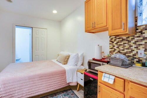 1 Mi to Linden Ave! Cozy Studio Stay in Elmont