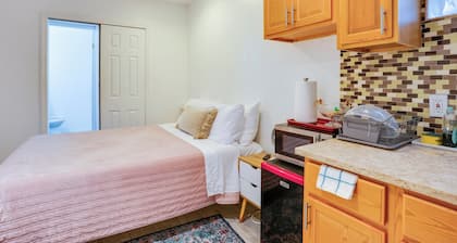 1 Mi to Linden Ave! Cozy Studio Stay in Elmont