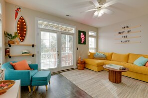 Books - Carolina Beach Home w/ Balconies, Walk to Beach! (Carolina Beach)