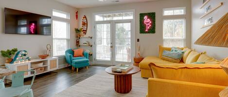 Apartment (3 Bedrooms) | Living area