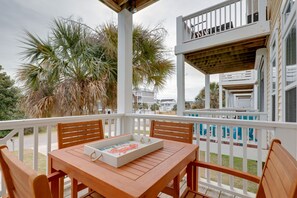 Outdoor dining - Carolina Beach Home w/ Balconies, Walk to Beach! (Carolina Beach)