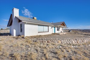 Interior - Charming Farmington Home ~ 16 Mi to Aztec Ruins! (Farmington)