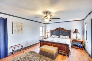 Interior - Charming Farmington Home ~ 16 Mi to Aztec Ruins! (Farmington)