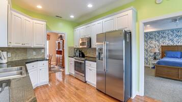 House (4 Bedrooms) | Interior