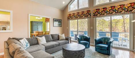 House (4 Bedrooms) | Front of property