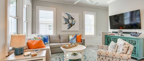 House (3 Bedrooms) | Living area