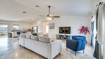 House (4 Bedrooms) | Interior