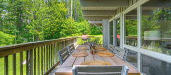 Cozy Vermont Escape w/ Deck, Near Skiing!