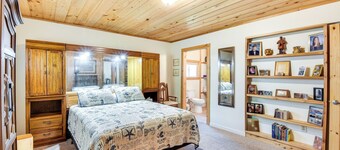 Rustic Jefferson Retreat w/ Fire Pit: Near Athens!