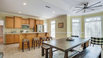 House (6 Bedrooms) | Interior