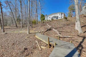 House (6 Bedrooms) | Interior