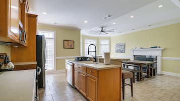 Rumah (6 Bedrooms) | Interior