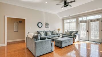 House (6 Bedrooms) | Interior
