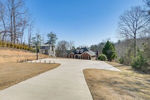 House (6 Bedrooms) | Interior - Lake Hartwell Getaway w/ Private Dock + Fire Pit! (Fair Play)