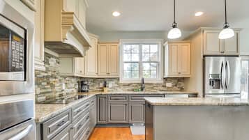 House (4 Bedrooms) | Interior