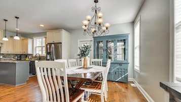 House (4 Bedrooms) | Interior