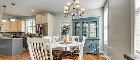 House (4 Bedrooms) | Interior