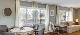 Pet-friendly Union Home ~ 19 Mi to Cincinnati!