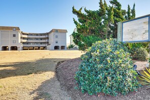Apartment (2 Bedrooms) | Interior - Kill Devil Hills Condo w/ Beach Access On-site! (Kill Devil Hills)