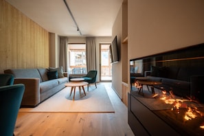 1 bedroom, hypo-allergenic bedding, in-room safe, laptop workspace