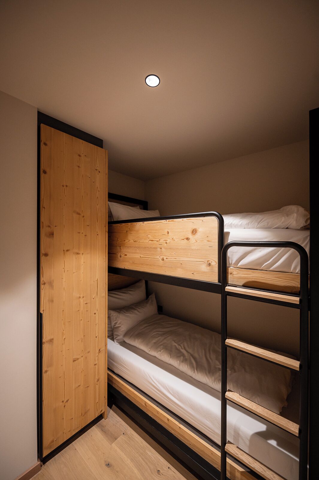 Hypoallergeen beddengoed, een kluis op de kamer, een laptopwerkplek