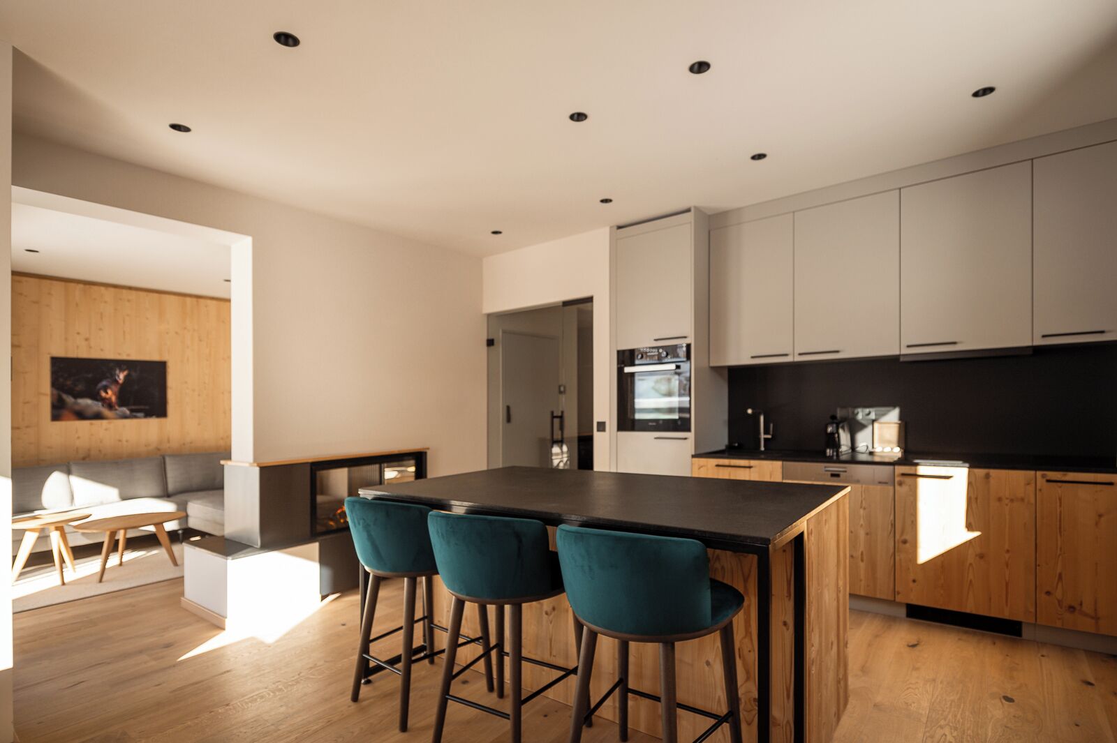 Chalet, 3 slaapkamers, keuken, uitzicht op bergen | Woonruimte | Een 55-inch smart-tv met digitale zenders