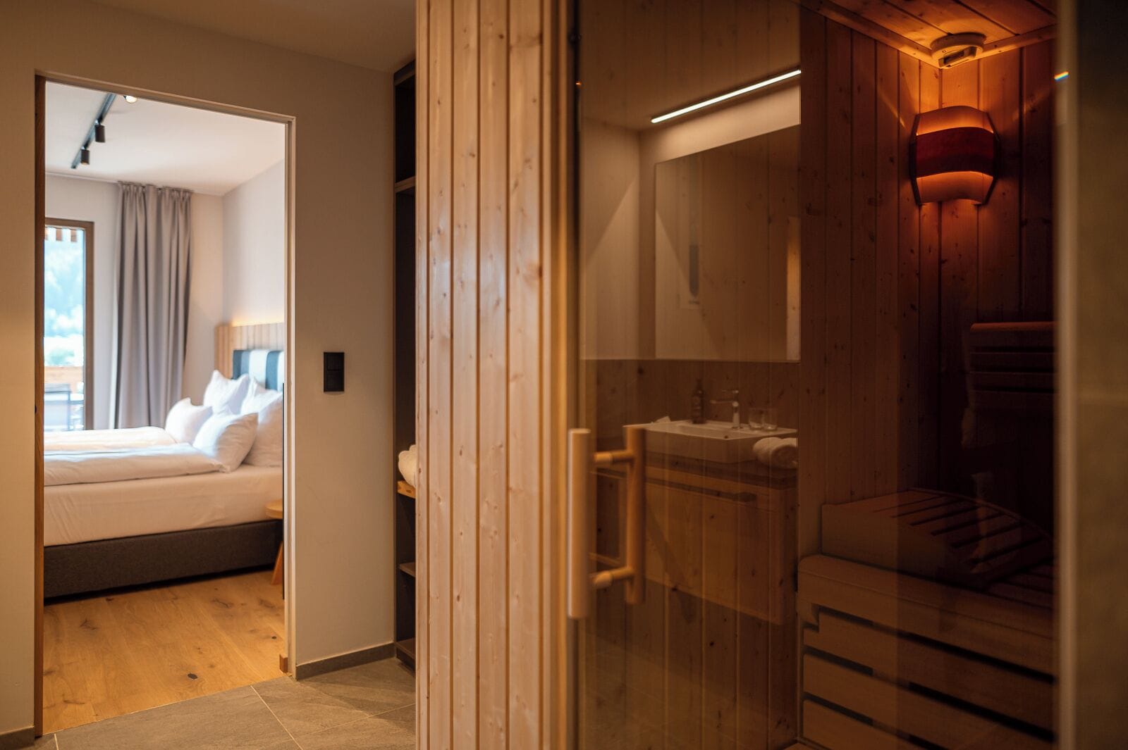 Comfort appartement, 2 slaapkamers, sauna, uitzicht op bergen | Hypoallergeen beddengoed, een kluis op de kamer, een laptopwerkplek