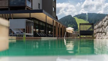 Kolam renang tertutup, kolam renang terbuka bermusim, payung kolam