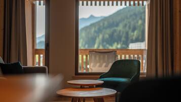 Hypoallergeen beddengoed, een kluis op de kamer, een laptopwerkplek