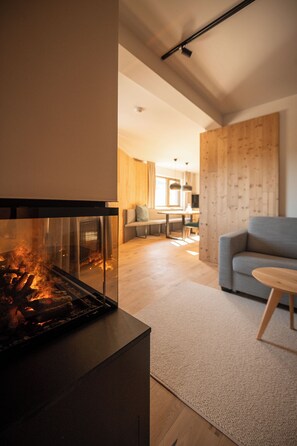 Apartment | 1 bedroom, hypo-allergenic bedding, in-room safe, laptop workspace