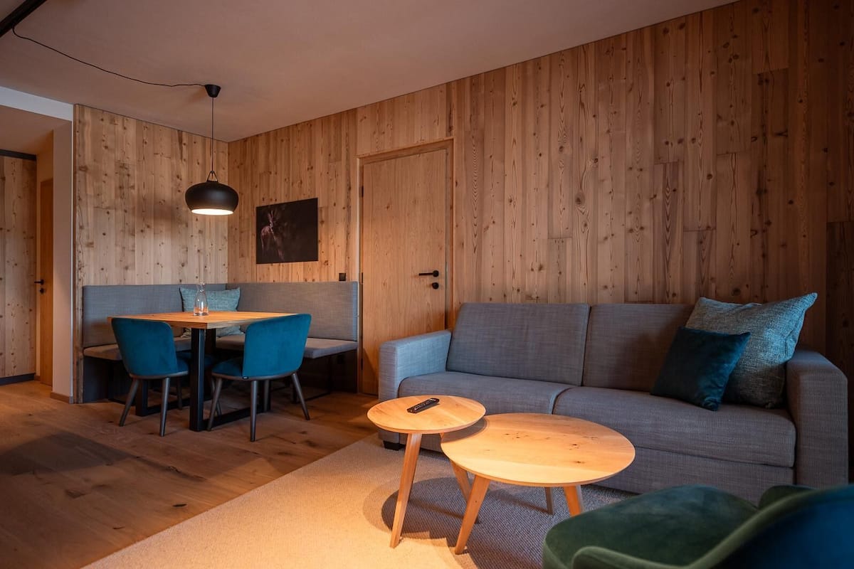 Hypoallergeen beddengoed, een kluis op de kamer, een laptopwerkplek