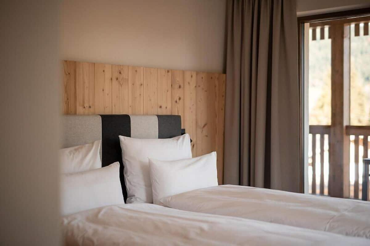 Ropa de cama hipoalergénica y caja fuerte