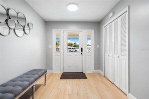 하우스, 침실 4개 | 내부 입구