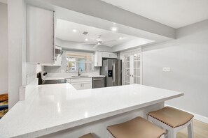 Casa, 4 habitaciones | Cocina privada | Refrigerador, horno, cafetera y tetera y tostadora 