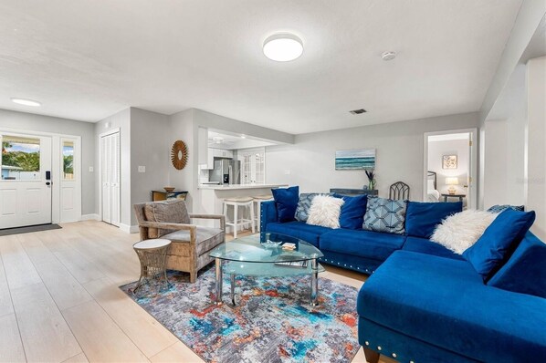 House, 4 Bedrooms | Living area