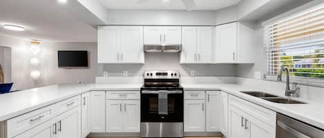 Casa, 4 habitaciones | Cocina privada | Refrigerador, horno, cafetera y tetera y tostadora