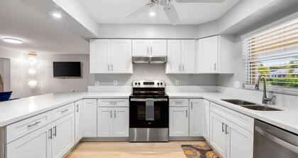 Sarasota Seascape 3 Bedroom Home by RedAwning